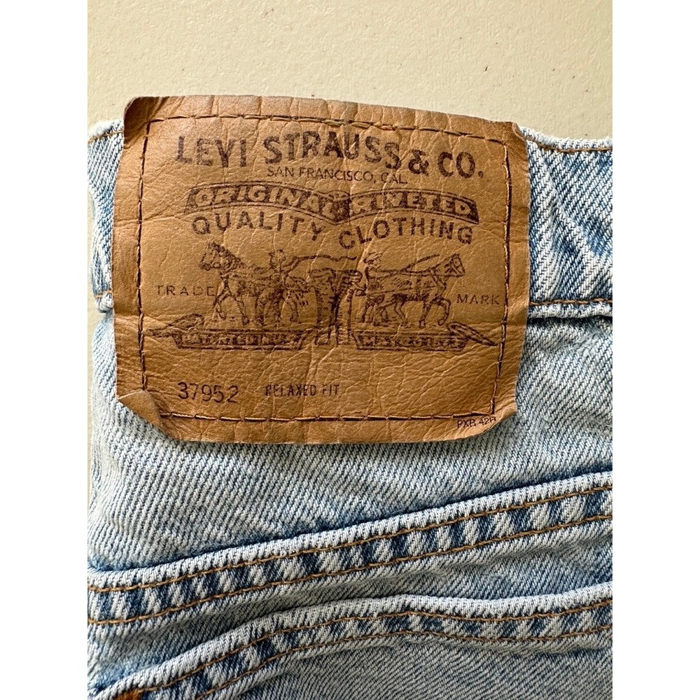 Vintage Levis 950 Relaxed Fit High Waist Denim Jorts Womens 28 Blue 90s Bermuda - Picture 8 of 10